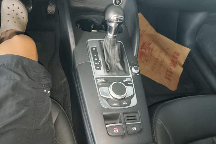 Used Audi A3 2019 Limousine 35 TFSI Fashion Edition China V standard Gear Lever