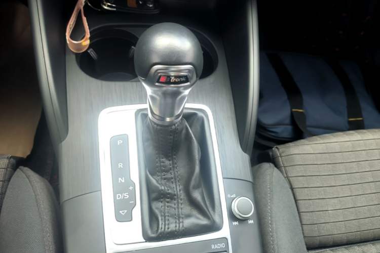 Used Audi A3 2019 Limousine 35 TFSI Sport Edition China V Emission Standard Gear Lever