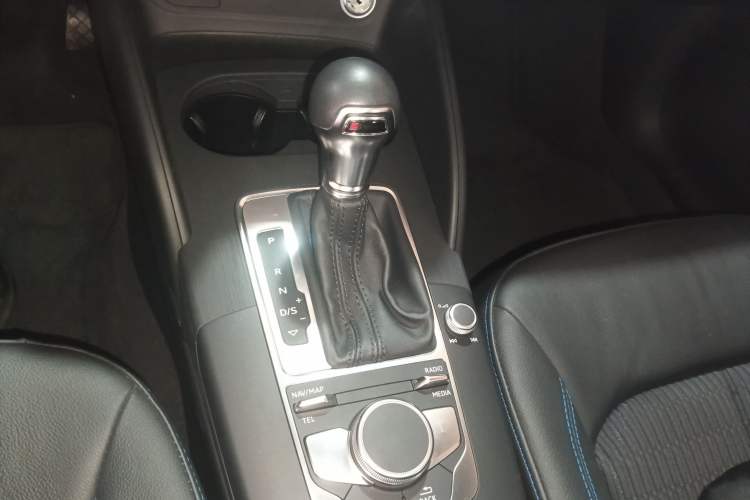 Used Audi A3 2019 Limousine 35 TFSI Fashion Edition China V standard Gear Lever