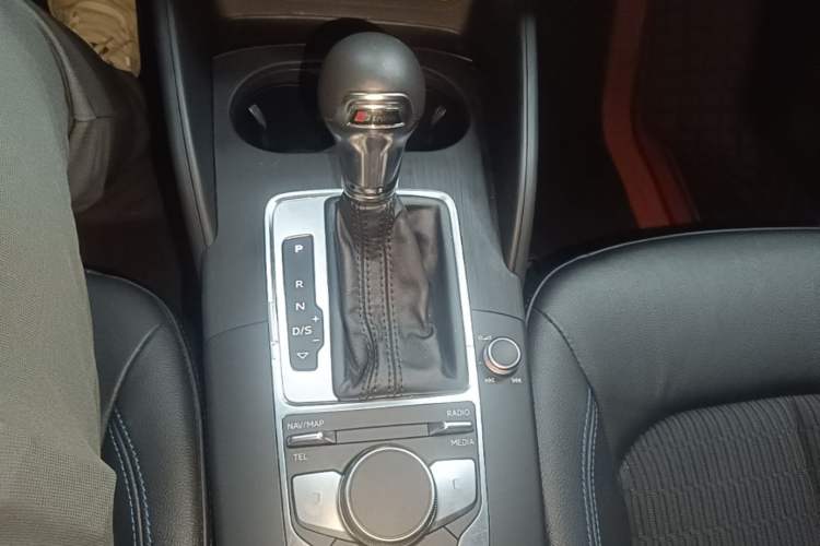 Used Audi A3 2019 Limousine 35 TFSI Fashion Edition China V standard Gear Lever