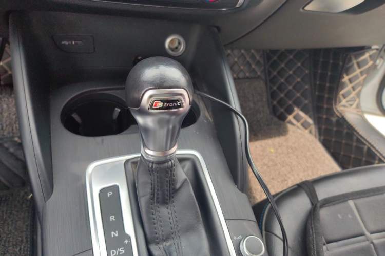 Used Audi A3 2019 Limousine 35 TFSI Fashion Edition China V standard Gear Lever