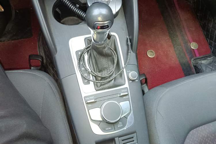 Used Audi A3 2019 Sportback 35 TFSI Ambition China VI Gear Lever