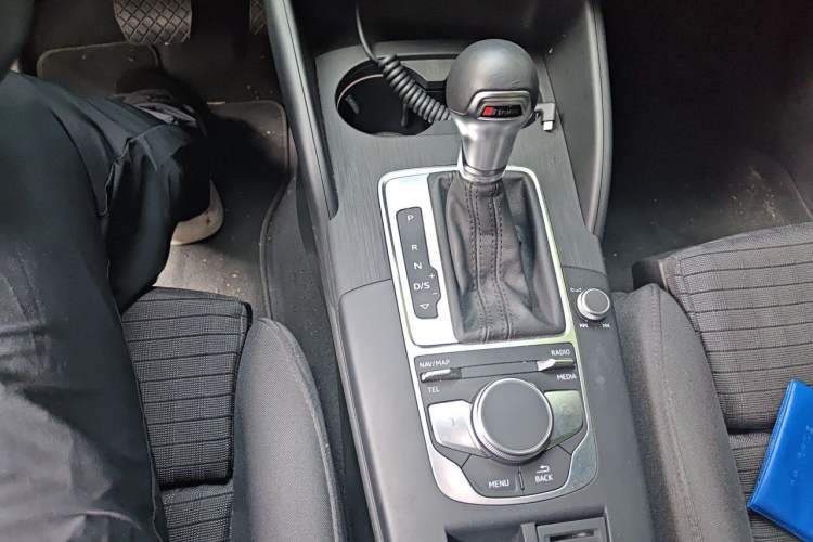 Used Audi A3 2019 Limousine 35 TFSI Sport Edition China V Emission Standard Gear Lever