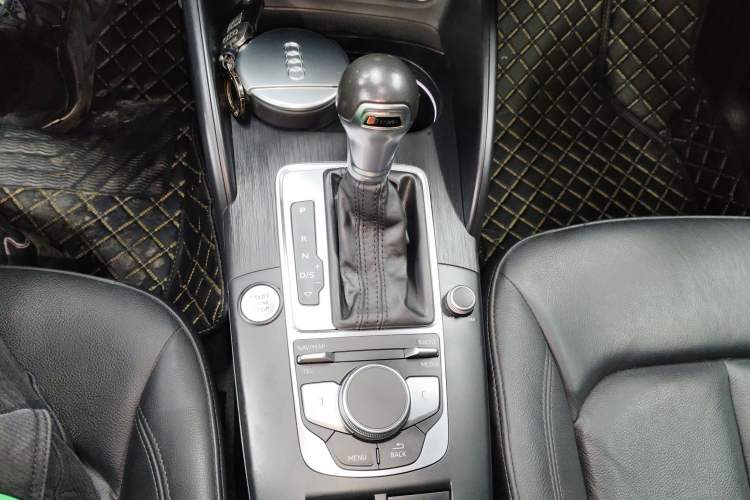 Used Audi A3 2019 Sportback 35 TFSI Style Edition China VI Emission Standard Gear Lever