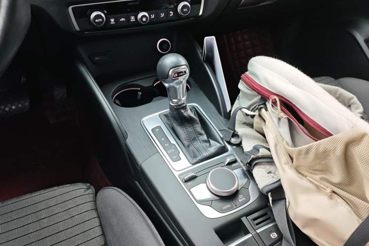 Used Audi A3 2019 Limousine 35 TFSI Sport Edition China V Emission Standard Gear Lever
