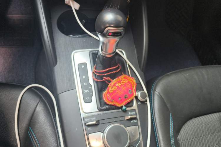 Used Audi A3 2019 Limousine 35 TFSI Fashion Edition China V standard Gear Lever