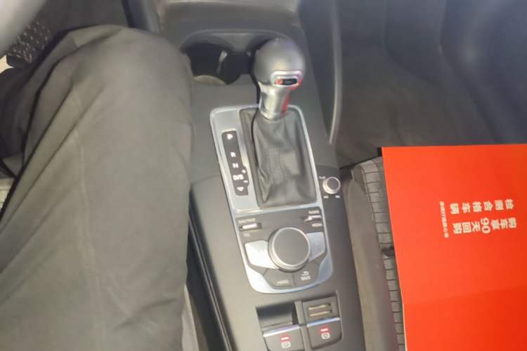 Used Audi A3 2019 Limousine 35 TFSI Sporty Version China VI Gear Lever