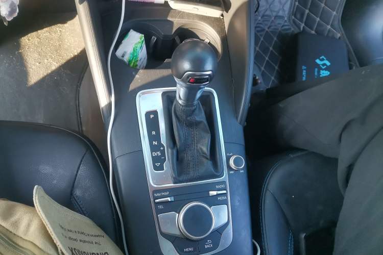 Used Audi A3 2019 Limousine 35 TFSI Fashion Edition China V standard Gear Lever