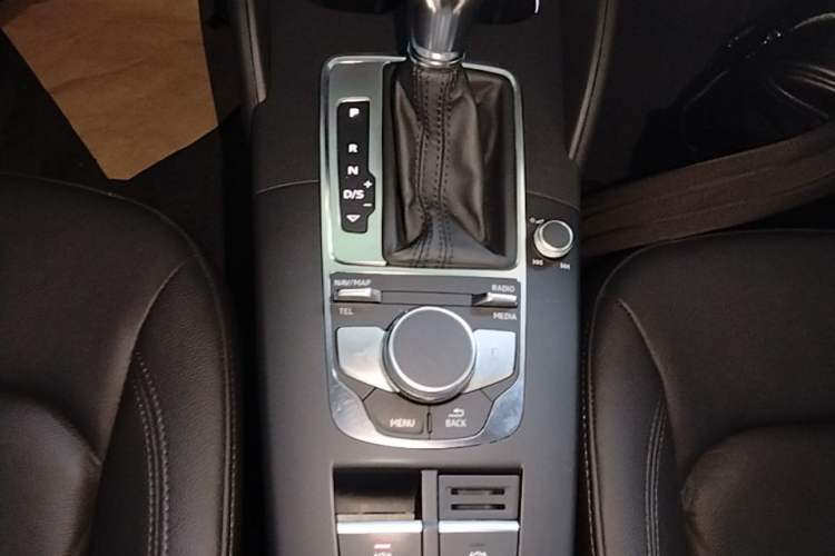Used Audi A3 2019 Sportback 35 TFSI Style Edition China VI Emission Standard Gear Lever