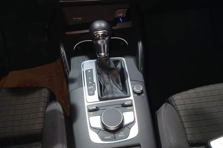 Used Audi A3 2019 Limousine 40 TFSI Sport Version China V Emission Standard Gear Lever