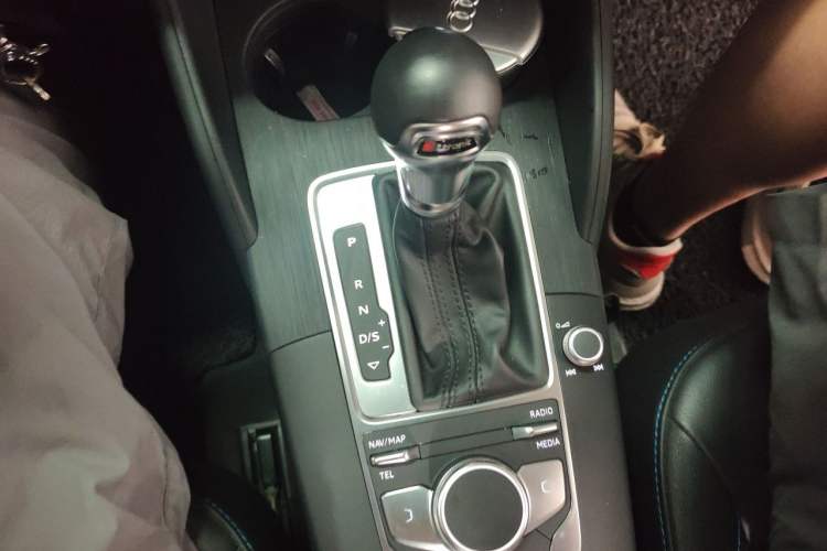 Used Audi A3 2019 Sportback 35 TFSI Fashion Edition China VI Emission Standard Gear Lever