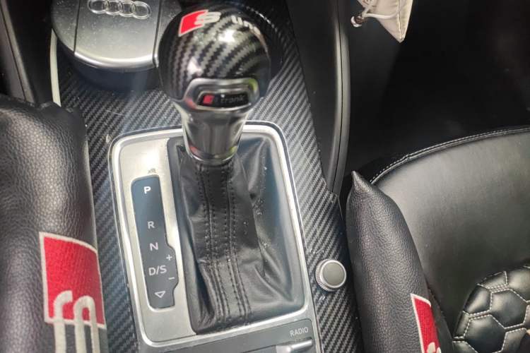 Used Audi A3 2019 Limousine 35 TFSI Fashion Edition China VI Emission Standard Gear Lever