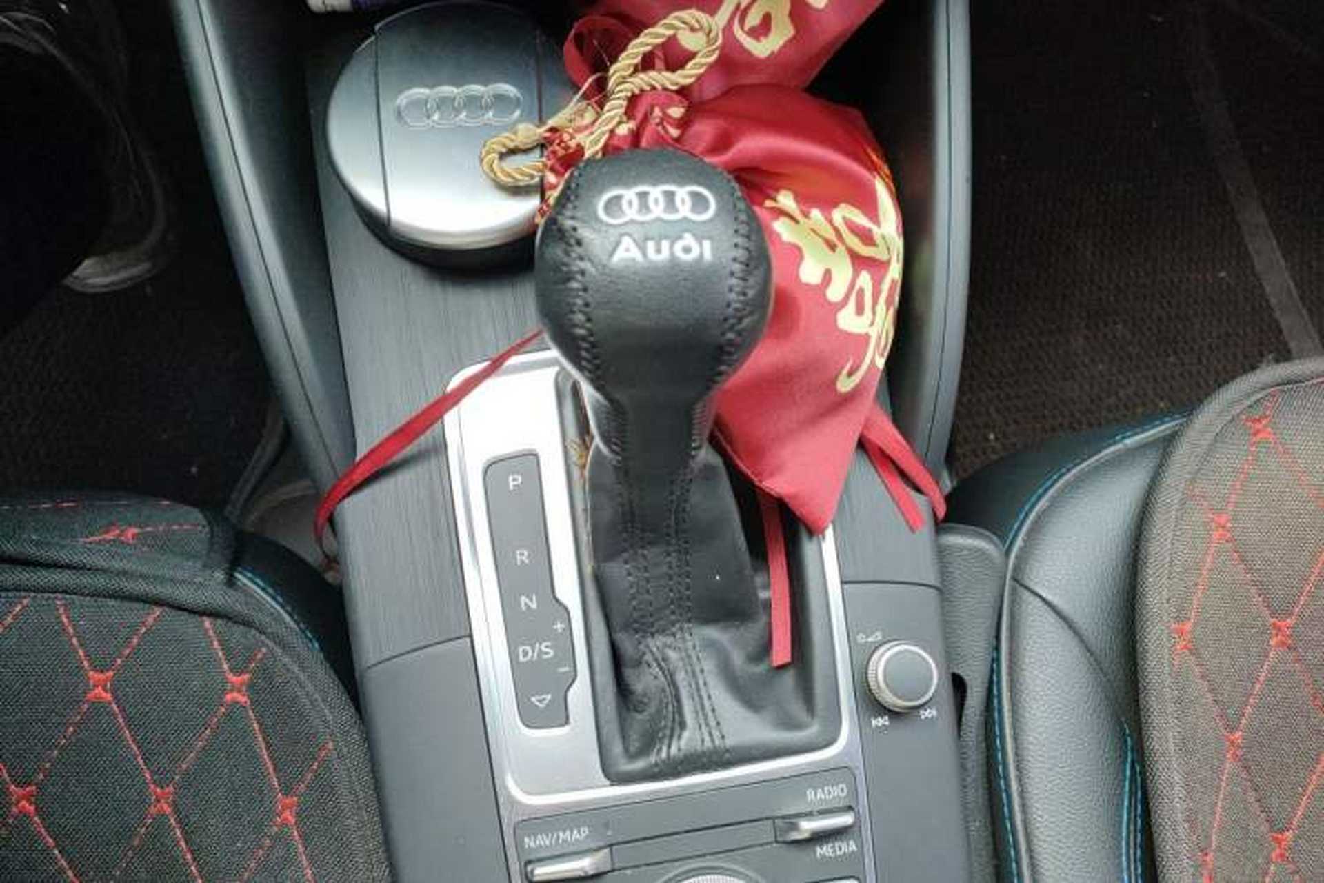 Used Audi A3 2019 Limousine 35 TFSI Fashion Edition China VI Emission Standard Gear Lever