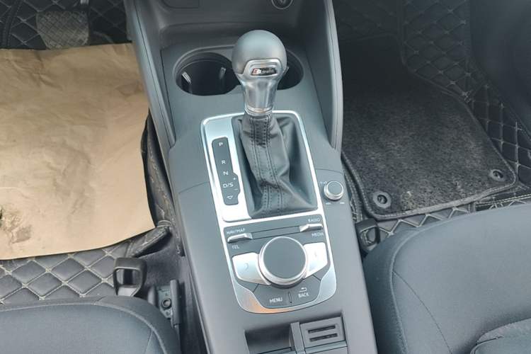 Used Audi A3 2019 Sportback 35 TFSI Ambition China VI Gear Lever