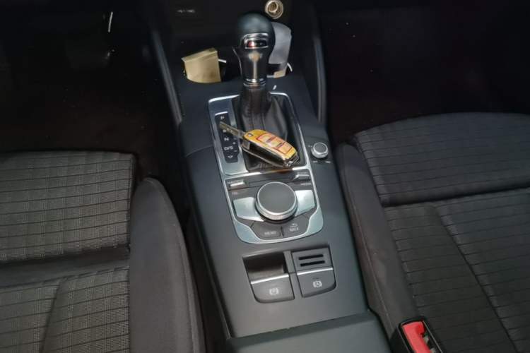 Used Audi A3 2019 Sportback 35 TFSI Sporty Version China VI Gear Lever