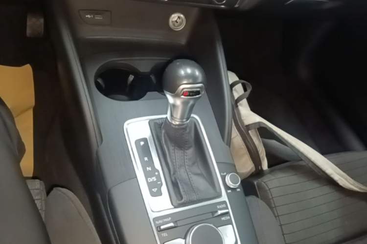 Used Audi A3 2019 Limousine 35 TFSI Sport Edition China V Emission Standard Gear Lever