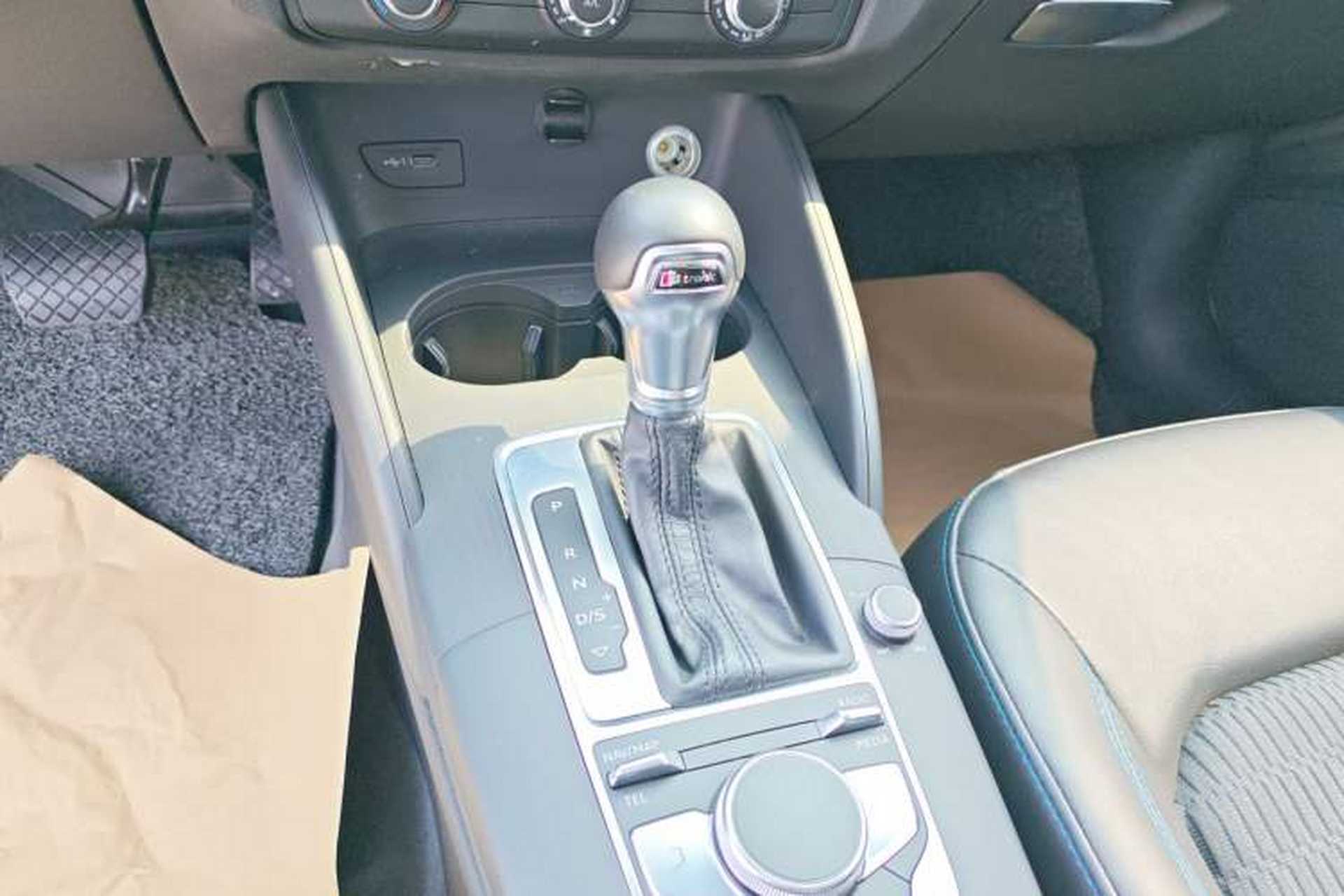 Used Audi A3 2019 Limousine 35 TFSI Fashion Edition China V standard Gear Lever