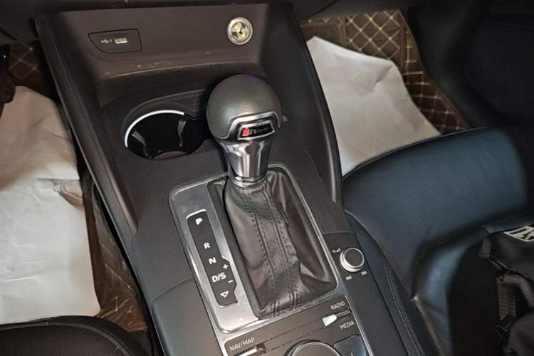 Used Audi A3 2019 Limousine 35 TFSI Style Version China V Emission Standard Gear Lever