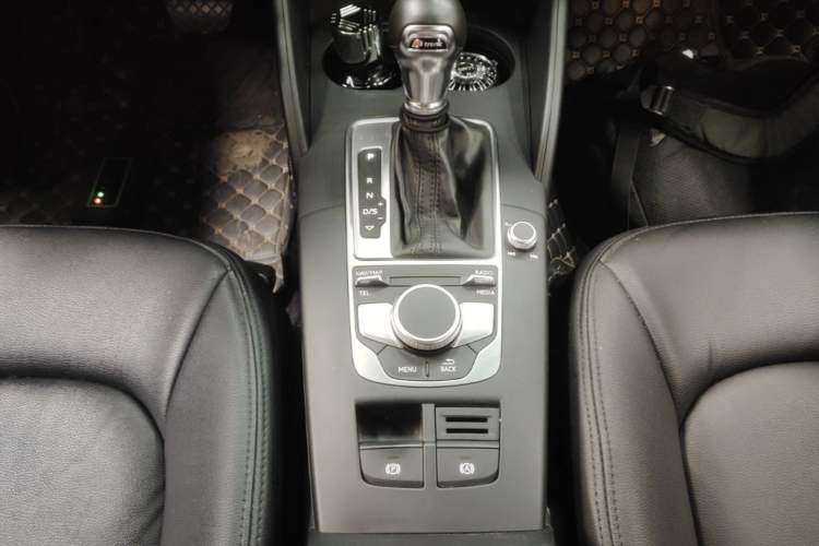 Used Audi A3 2019 Limousine 35 TFSI Ambition China VI Gear Lever