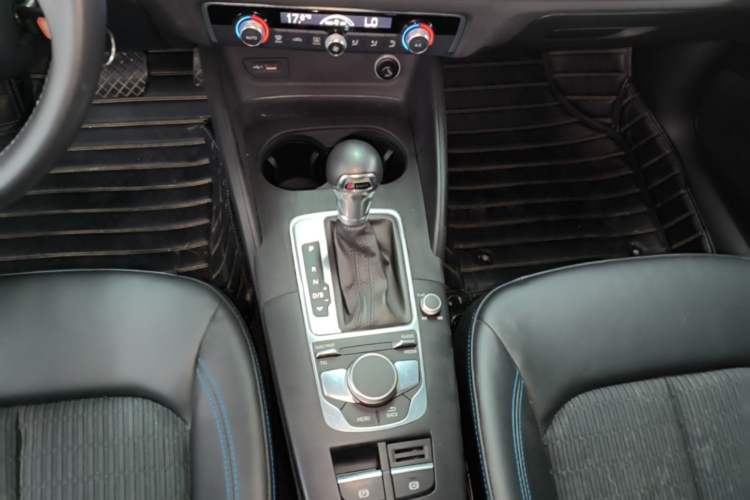 Used Audi A3 2019 Sportback 35 TFSI Fashion Edition China V Gear Lever