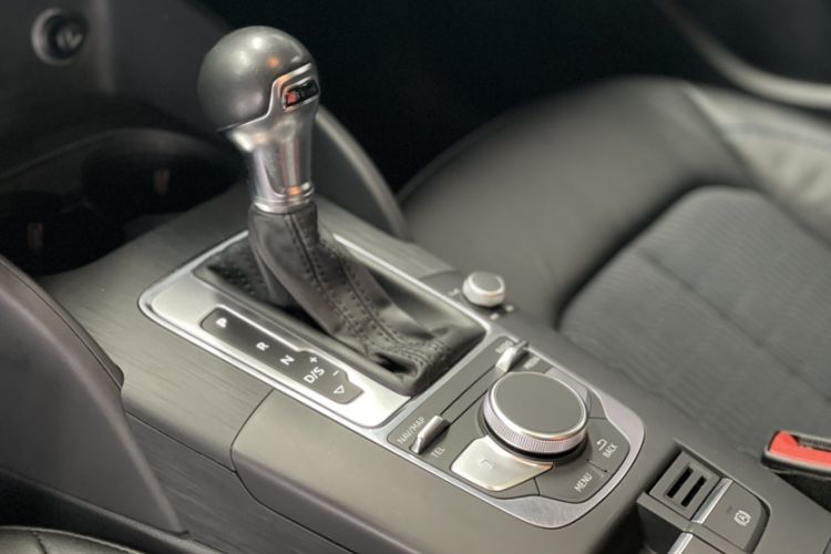 Used Audi A3 2019 Sportback 35 TFSI Fashion Edition China VI Emission Standard Gear Lever