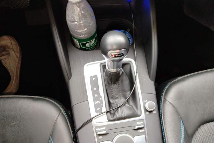 Used Audi A3 2019 Limousine 35 TFSI Fashion Edition China VI Emission Standard Gear Lever