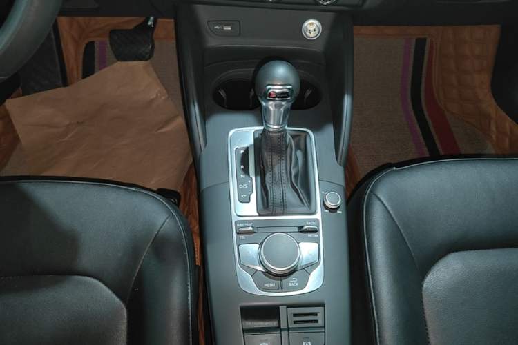 Used Audi A3 2019 Sportback 35 TFSI Ambition China VI Gear Lever