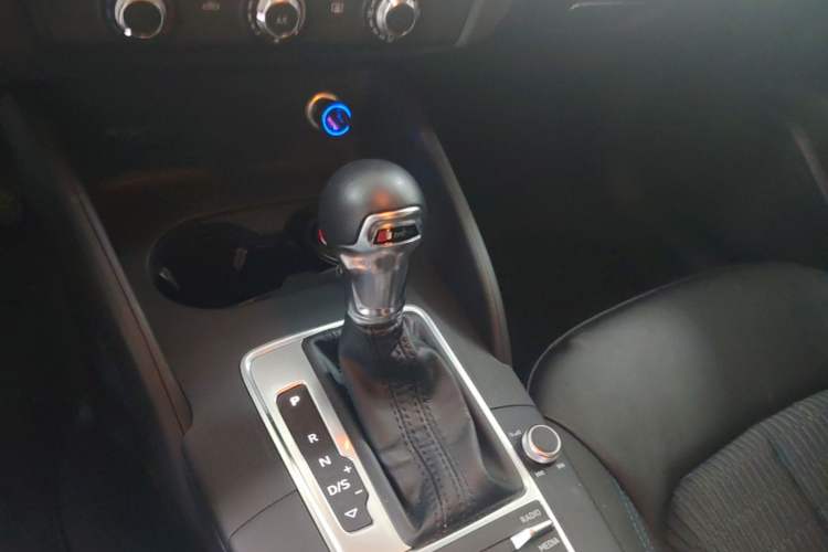 Used Audi A3 2019 Sportback 35 TFSI Fashion Edition China VI Emission Standard Gear Lever