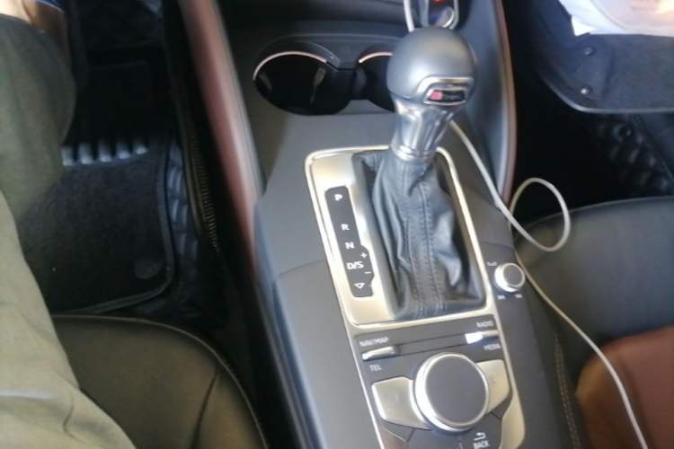 Used Audi A3 2019 Limousine 35 TFSI Style Edition China VI Emission Standard Gear Lever