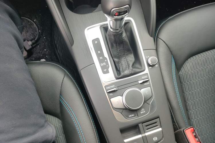 Used Audi A3 2019 Limousine 35 TFSI Fashion Edition China V standard Gear Lever