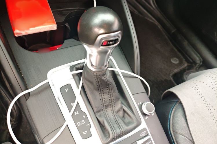 Used Audi A3 2019 Sportback 35 TFSI Fashion Edition China VI Emission Standard Gear Lever
