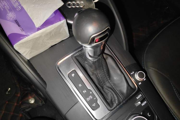 Used Audi A3 2019 Sportback 35 TFSI Fashion Edition China VI Emission Standard Gear Lever