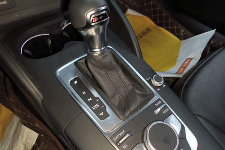 Used Audi A3 2019 Limousine 35 TFSI Style Version China V Emission Standard Gear Lever