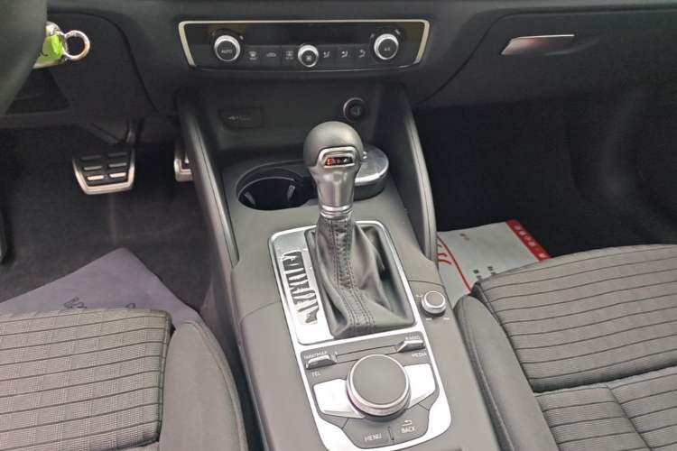 Used Audi A3 2019 Limousine 40 TFSI Sporty Version China VI Gear Lever