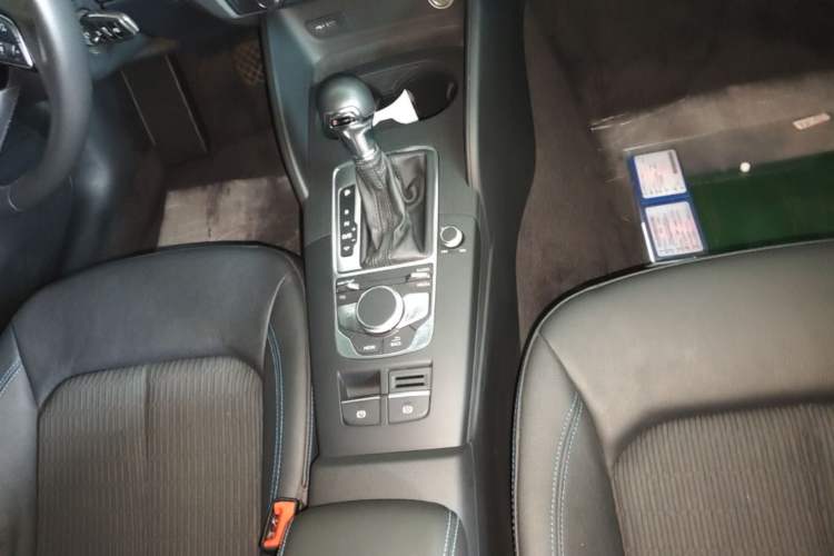 Used Audi A3 2019 Sportback 35 TFSI Fashion Edition China VI Emission Standard Gear Lever