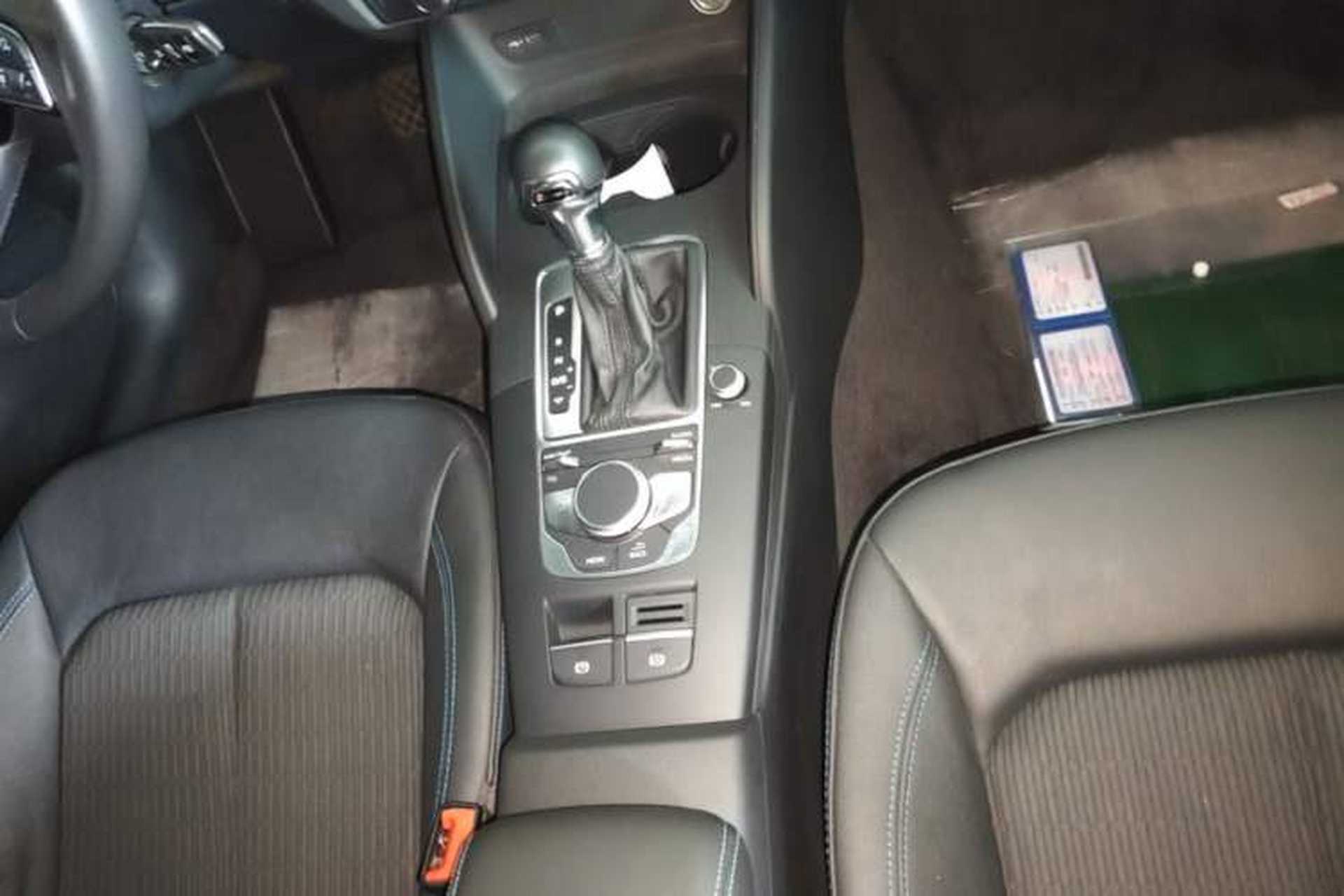 Used Audi A3 2019 Sportback 35 TFSI Fashion Edition China VI Emission Standard Gear Lever