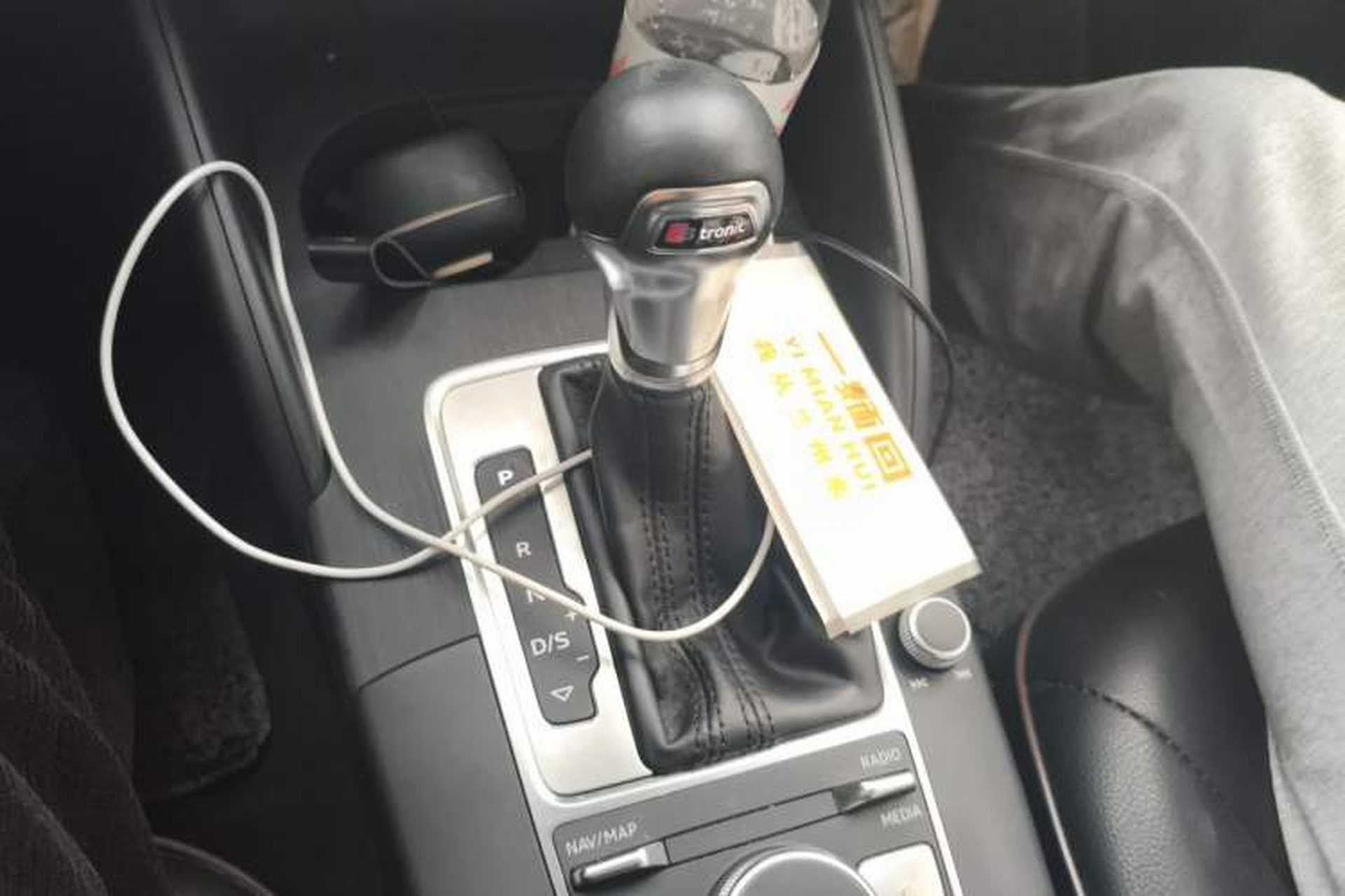 Used Audi A3 2019 Limousine 35 TFSI Fashion Edition China VI Emission Standard Gear Lever