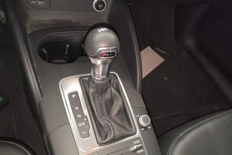 Used Audi A3 2019 Sportback 35 TFSI Fashion Edition China VI Emission Standard Gear Lever