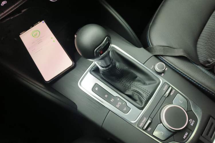 Used Audi A3 2019 Limousine 35 TFSI Fashion Edition China V standard Gear Lever