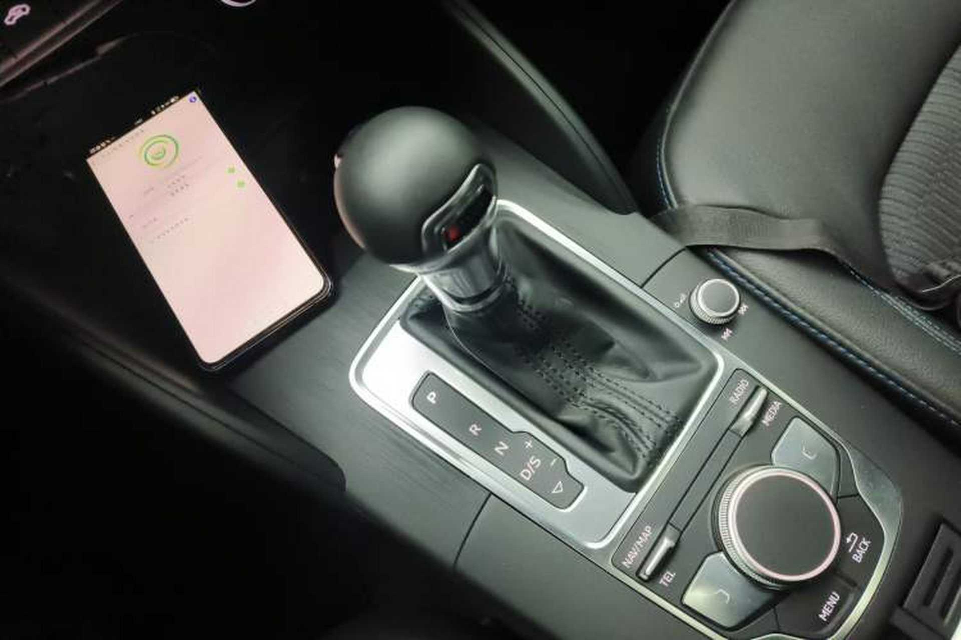 Used Audi A3 2019 Limousine 35 TFSI Fashion Edition China V standard Gear Lever