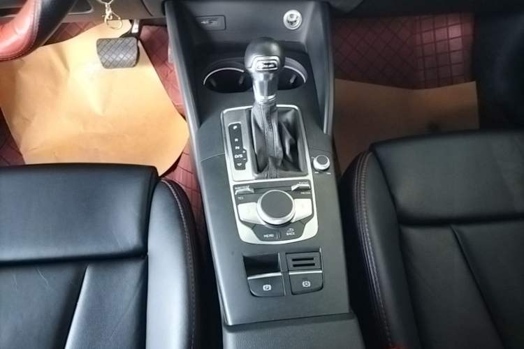 Used Audi A3 2019 Limousine 35 TFSI Sport Edition China V Emission Standard Gear Lever