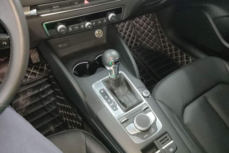 Used Audi A3 2019 Limousine 35 TFSI Style Version China V Emission Standard Gear Lever