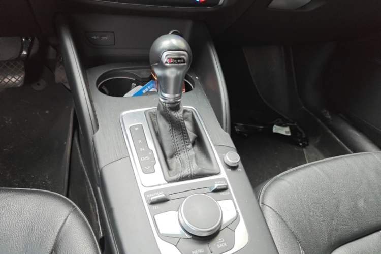 Used Audi A3 2019 Limousine 35 TFSI Style Version China V Emission Standard Gear Lever