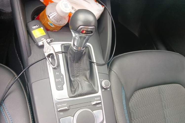 Used Audi A3 2019 Limousine 35 TFSI Fashion Edition China VI Emission Standard Gear Lever