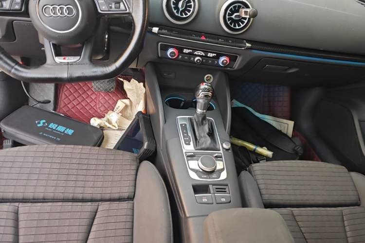 Used Audi A3 2019 Limousine 35 TFSI Sporty Version China VI Gear Lever