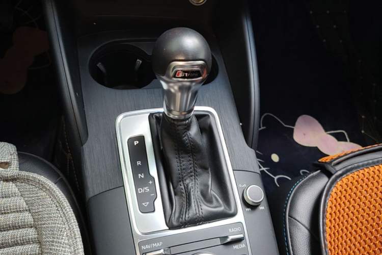 Used Audi A3 2019 Sportback 35 TFSI Fashion Edition China VI Emission Standard Gear Lever