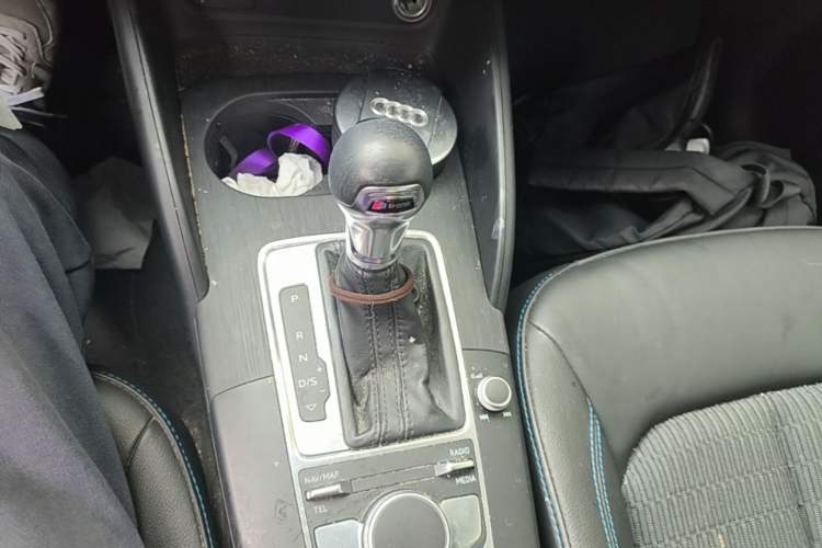 Used Audi A3 2019 Sportback 35 TFSI Fashion Edition China VI Emission Standard Gear Lever