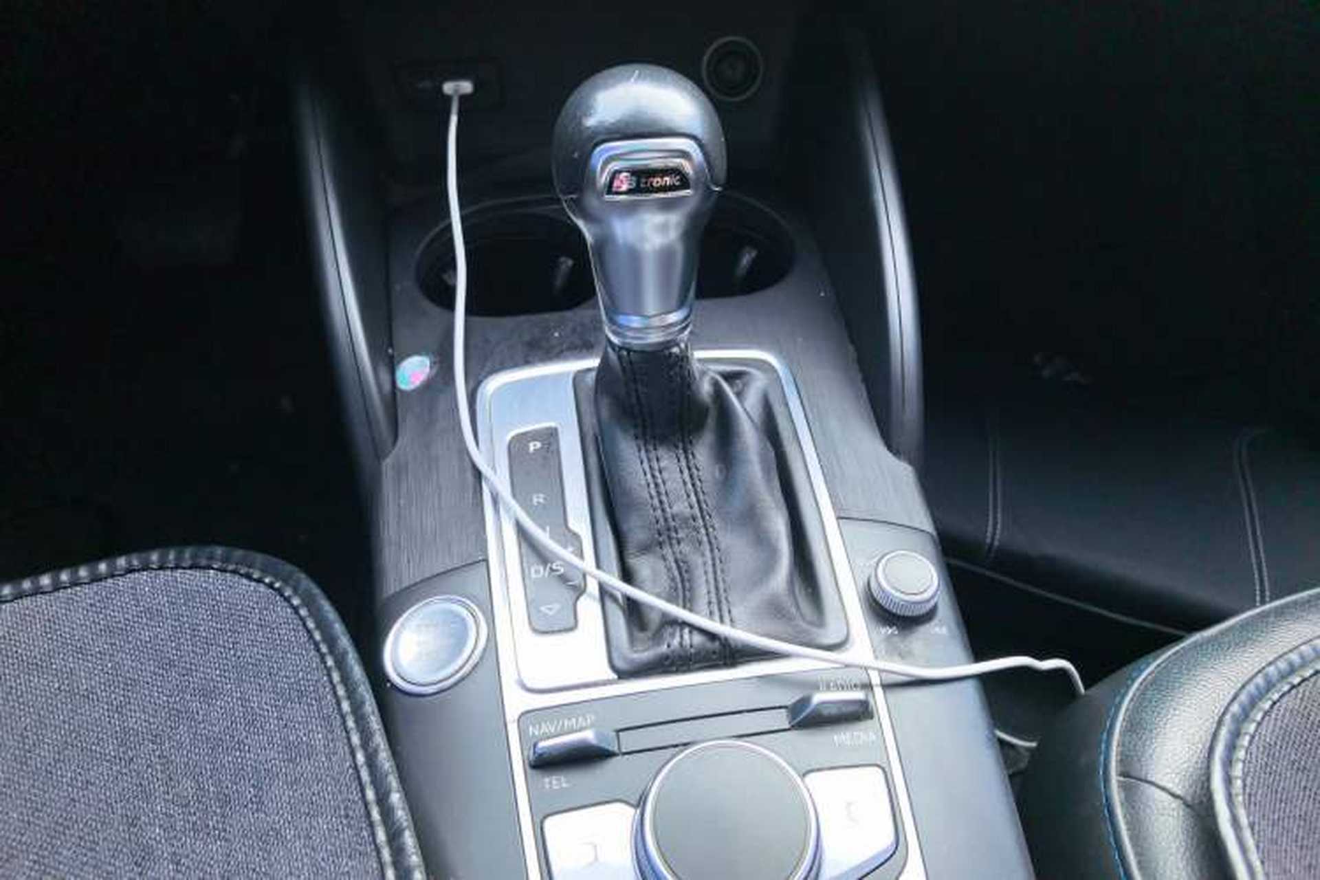 Used Audi A3 2019 Limousine 35 TFSI Fashion Edition China V standard Gear Lever