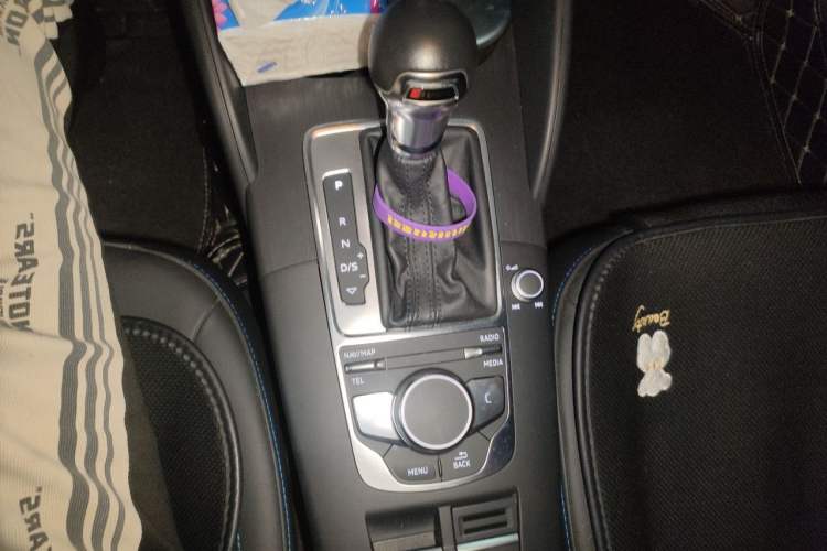 Used Audi A3 2019 Limousine 35 TFSI Fashion Edition China V standard Gear Lever