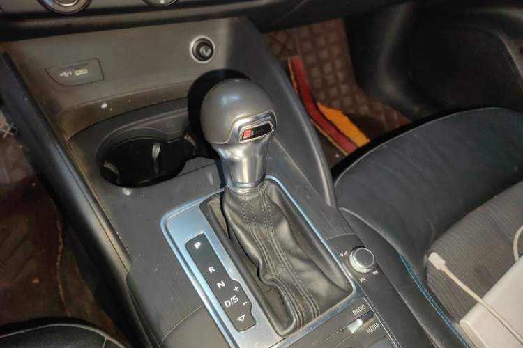 Used Audi A3 2019 Limousine 35 TFSI Fashion Edition China V standard Gear Lever